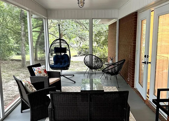 Sweet Newly Renovated Home! *