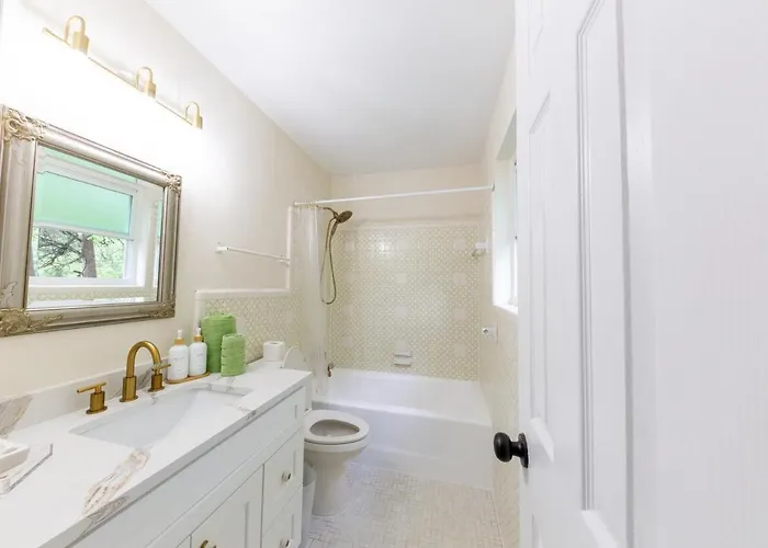 Sweet Newly Renovated Home! Holiday home Tallahassee