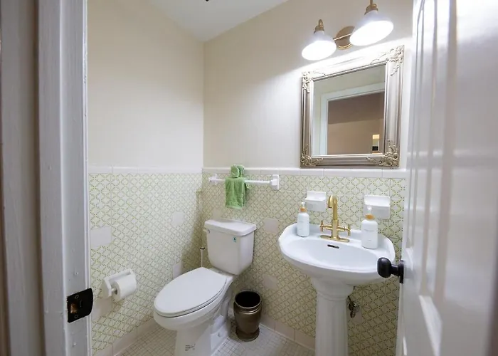 Sweet Newly Renovated Home! Holiday home Tallahassee