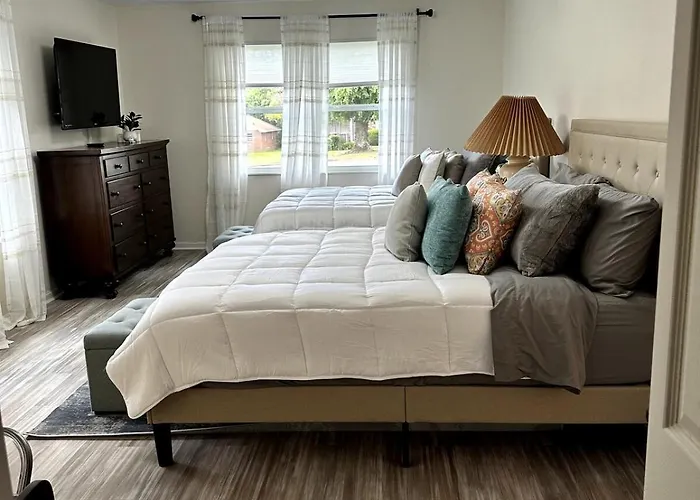Sweet Newly Renovated Home! Holiday home